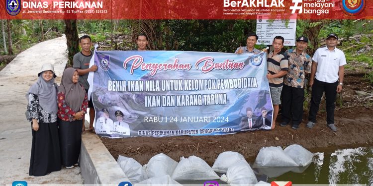 Penyerahan Bantuan Benih Ikan Nila Untuk Kelompok Pembudidaya Ikan dan Karang Taruna