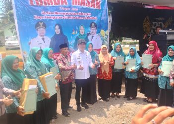 Bupati Bengkulu Utara Serahkan Bantuan dan Apresiasi Inovasi Olahan Ikan dalam Lomba Masak  olahan Serba Ikan  Antar-Kecamatan